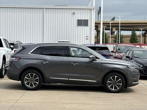 Used 2021 Lincoln Nautilus Reserve AWD/4WD image 3