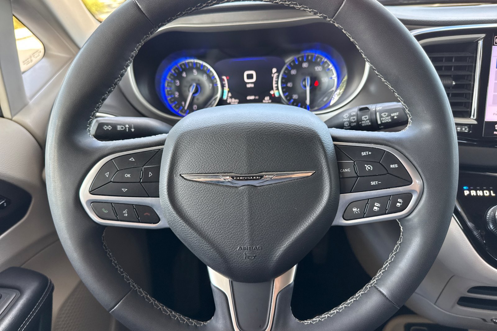 Used 2023 Chrysler Pacifica Touring-L FWD image 34