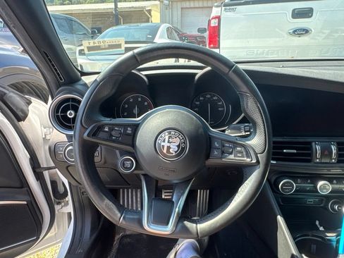 Used 2022 Alfa Romeo Giulia Ti AWD/4WD image 8