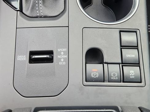 Used 2023 Toyota Highlander XSE FWD image 18