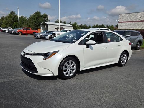 Used 2025 Toyota Corolla LE FWD image 3