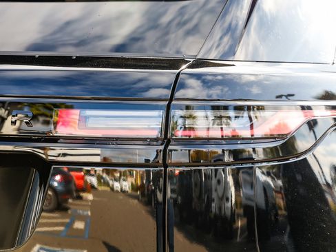 Used 2026 Land Rover Range Rover Velar Dynamic SE image 8