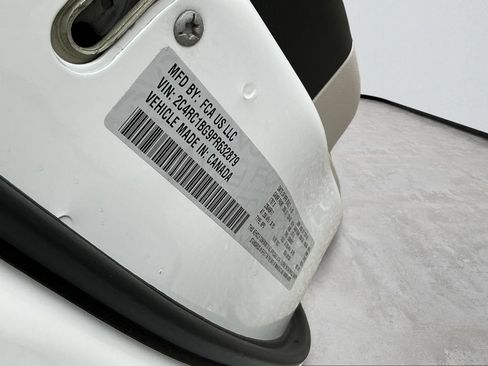 Used 2023 Chrysler Pacifica Touring-L FWD image 27