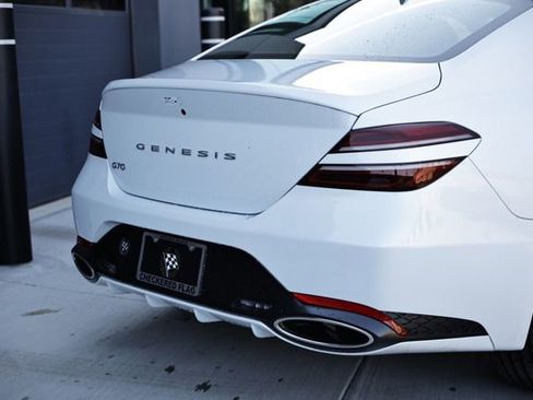Used 2025 Genesis G70 2.5T image 9