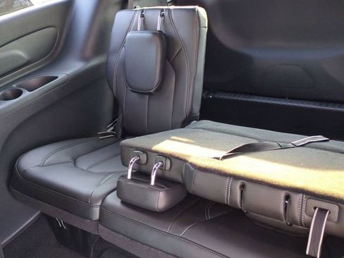 New 2026 Chrysler Pacifica Select w/ S Appearance Package image 31