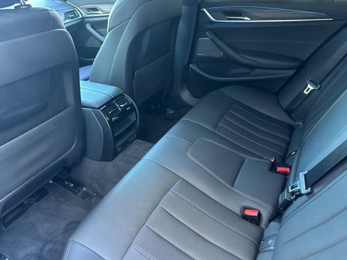 Used 2022 BMW 530e xDrive w/ Premium Package image 12