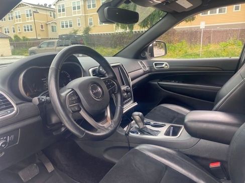 Used 2018 Jeep Grand Cherokee Altitude AWD/4WD image 9