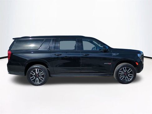 Used 2024 GMC Yukon XL AT4 w/ AT4 Premium Package image 4