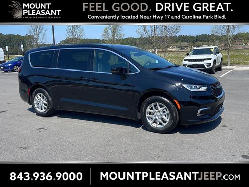 New 2026 Chrysler Pacifica Select image 1