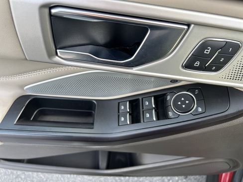 Certified 2020 Ford Explorer Platinum w/ Premium Technology Package image 14