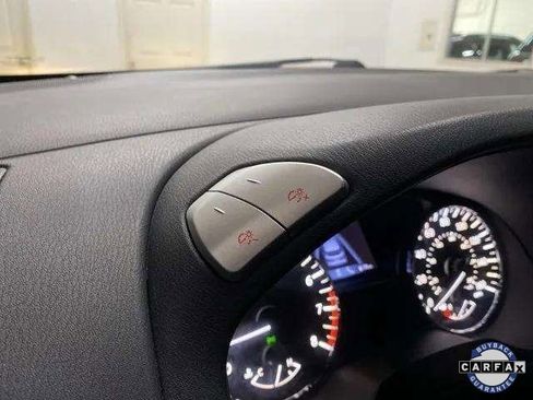 Used 2019 Nissan Pathfinder SV image 38