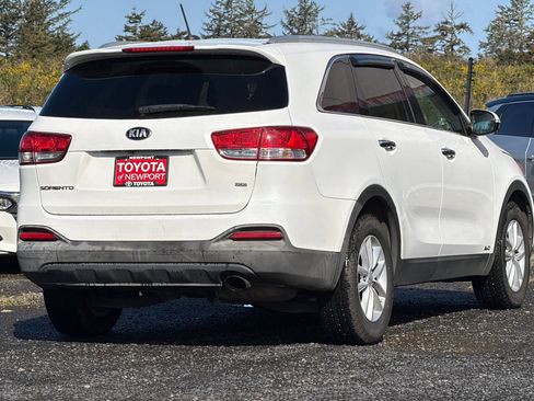 Used 2017 Kia Sorento AWD image 4