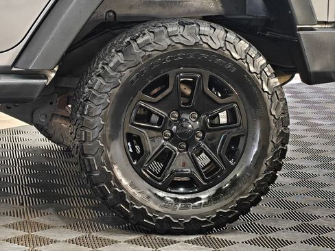 Used 2015 Jeep Wrangler Unlimited Sport w/ Quick Order Package 24S AWD/4WD image 41