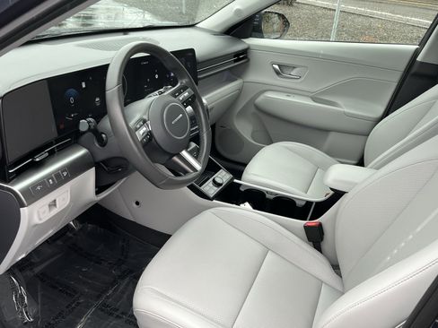 Certified 2025 Hyundai Kona Limited image 9