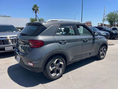 Used 2025 Hyundai Venue SEL FWD image 2