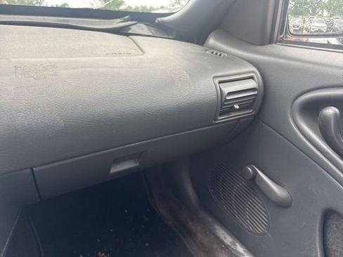 Used 2004 Chevrolet Cavalier Coupe w/ Preferred Equipment Group FWD image 30