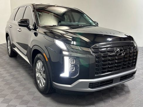 Used 2023 Hyundai Palisade SE AWD/4WD image 3