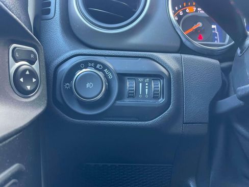 Used 2021 Jeep Wrangler Unlimited Sport AWD/4WD image 19