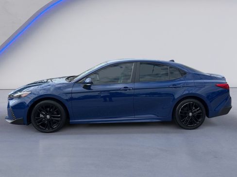 Used 2025 Toyota Camry SE FWD image 7