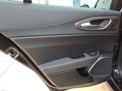 Used 2022 Alfa Romeo Giulia Ti image 9