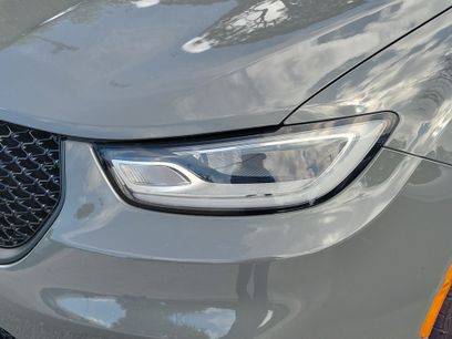 Used 2022 Chrysler Pacifica Touring-L w/ S Appearance Package