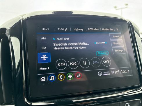 Used 2020 Chevrolet Traverse LT FWD image 14
