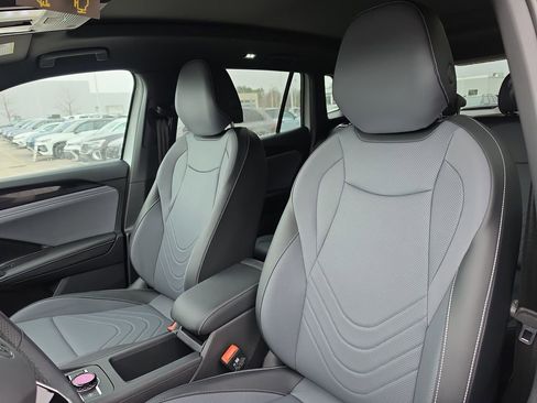 New 2026 Volkswagen Tiguan SE R-Line AWD/4WD image 10