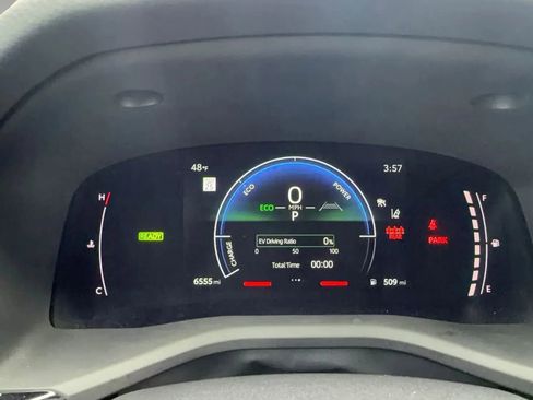 Used 2025 Toyota Camry SE image 12