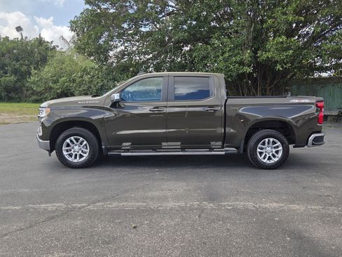 Used 2023 Chevrolet Silverado 1500 LT AWD/4WD image 2