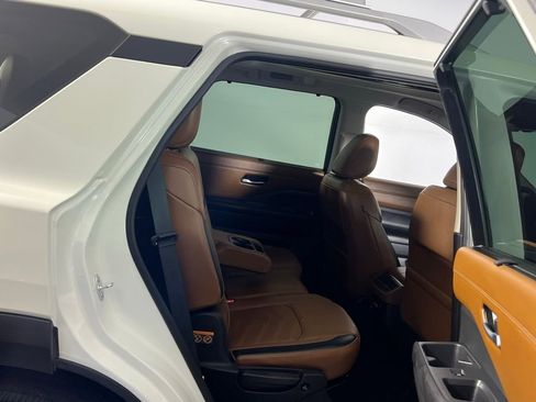 Used 2024 Nissan Pathfinder Platinum w/ Black Appearance Package image 28