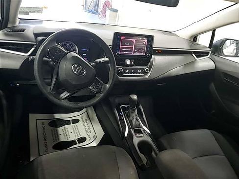 Used 2022 Toyota Corolla LE FWD image 3