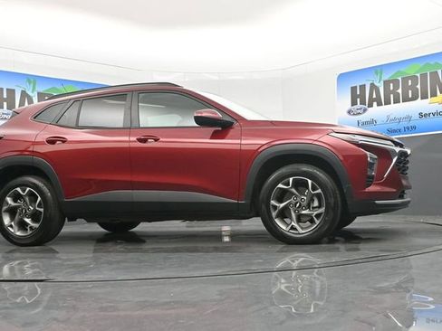 Used 2025 Chevrolet Trax LT w/ LT Convenience Package image 22