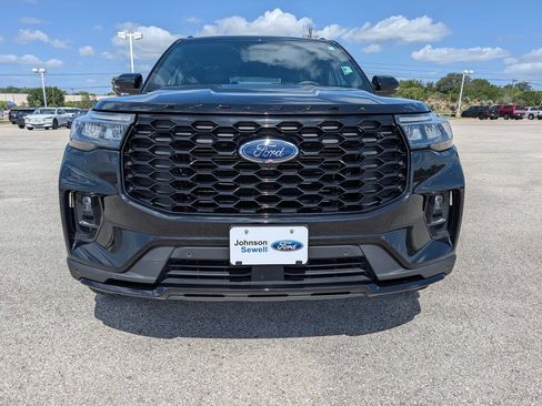 Certified 2025 Ford Explorer ST-Line w/ ST-Line Street Pack AWD/4WD image 3
