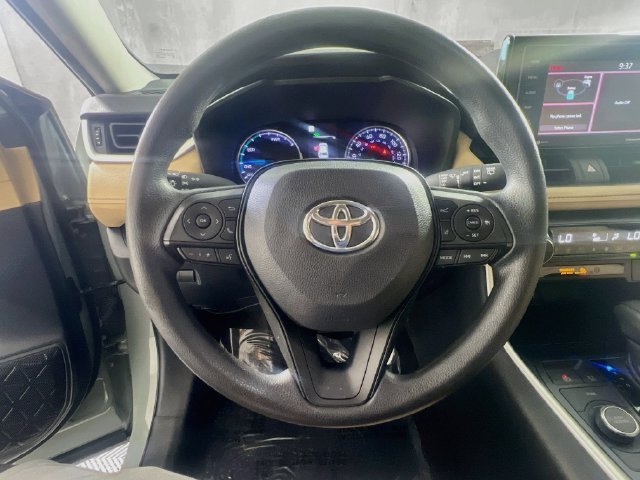 Used 2022 Toyota RAV4 XLE AWD/4WD image 16