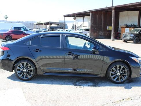 Used 2025 Toyota Corolla SE image 3