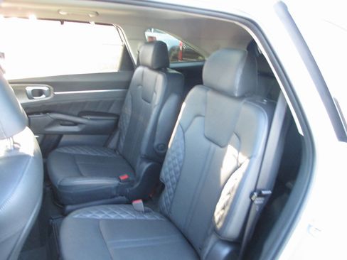 Used 2023 Kia Sorento SX Prestige image 16