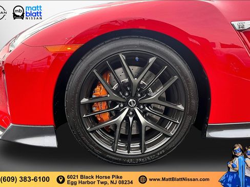 Used 2017 Nissan GT-R Premium w/ Premium Interior Package AWD/4WD image 8