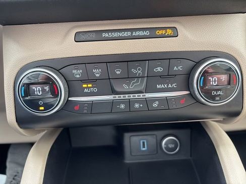 Certified 2020 Ford Escape Titanium AWD/4WD image 21