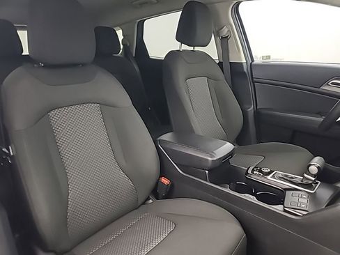 Used 2025 Kia Sportage LX AWD/4WD image 16