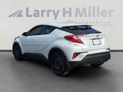 Used 2020 Toyota C-HR LE image 3