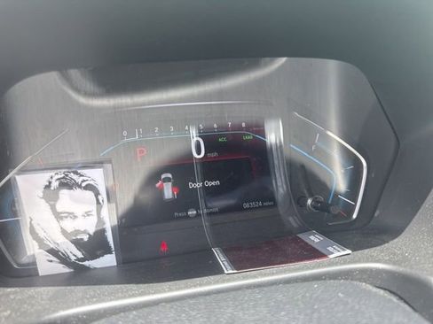 Used 2018 Honda Odyssey Elite image 2