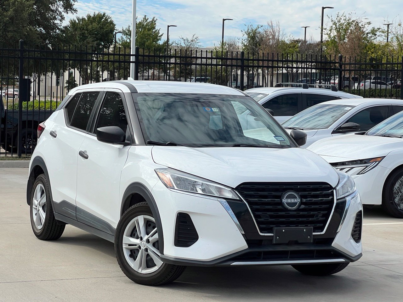 Used 2022 Nissan Kicks S FWD image 1
