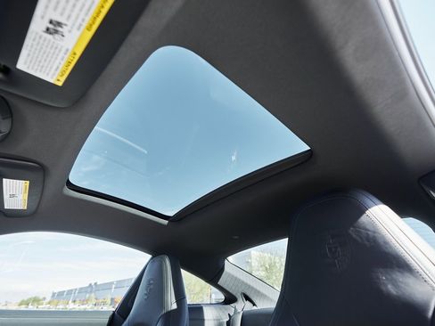 Used 2024 Porsche 911 Carrera S w/ Sport Package image 39