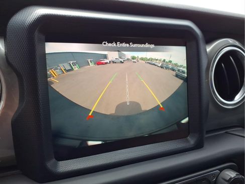 Used 2020 Jeep Wrangler Unlimited Sahara AWD/4WD image 19