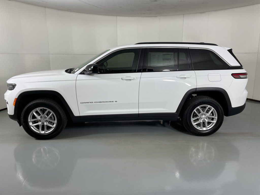 New 2025 Jeep Grand Cherokee Laredo X w/ Luxury Tech Group I AWD/4WD image 5