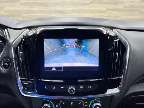 Used 2023 Chevrolet Traverse LT FWD image 17