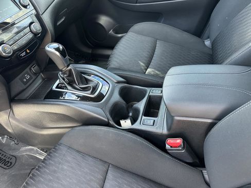 Used 2020 Nissan Rogue SV image 21