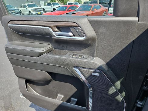 Used 2024 Chevrolet Silverado 1500 LT Trail Boss w/ Convenience Package II AWD/4WD image 13