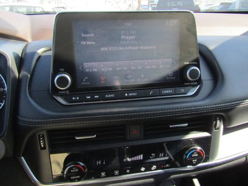 Used 2023 Nissan Rogue SV image 20