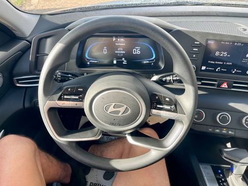 Used 2025 Hyundai Elantra SE image 13